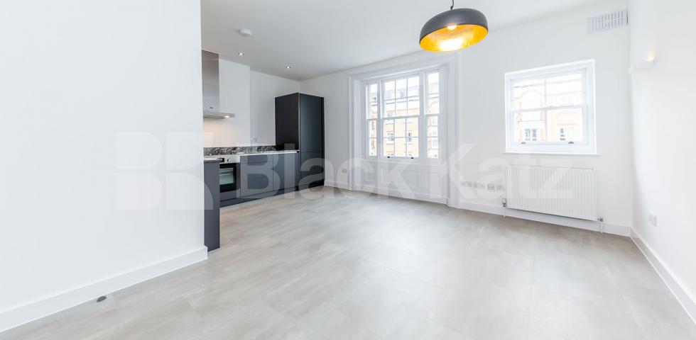 			NEWLY REFURBISHED & ROOF TERRACE! , 1 Bedroom, 1 bath, 1 reception Flat			 York Way, CAMDEN